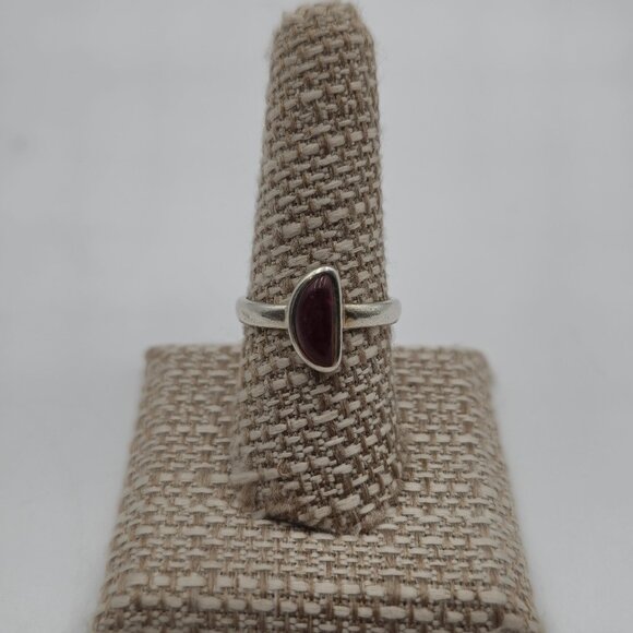 Size 8.5 Sterling Silver Unique Shape Garnet Stone Ring A3009 - Picture 1 of 8